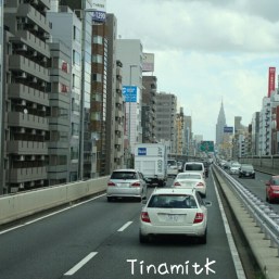 Stadtautobahn Tokyo (auf Höhe des 6. oder 7. Stockwerks) Stadtautobahn Tokyo (auf Höhe des 6. oder 7. Stockwerks)